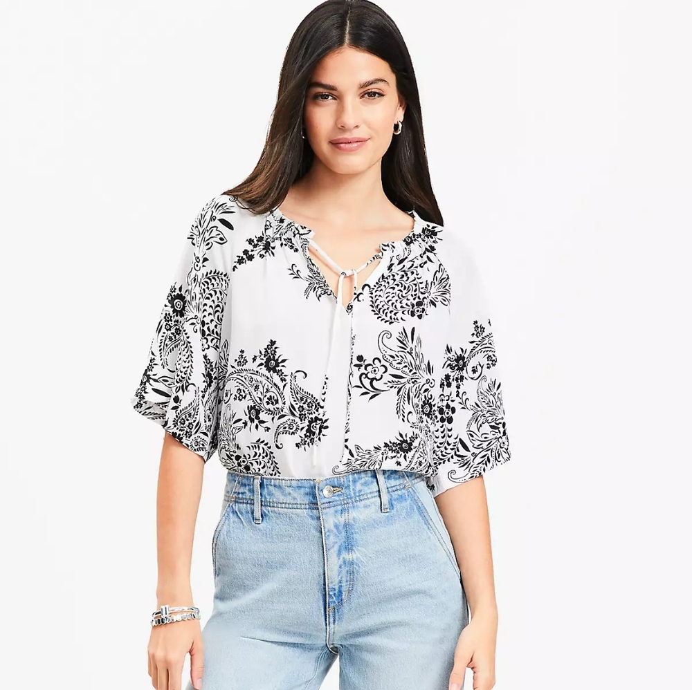 NEW Ann Taylor Loft White Black Flutter Sleeve Top M